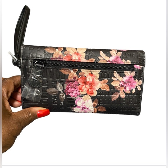 NWT Steve Madden Large Floral Embossed Wallet - Picture 2 of 6